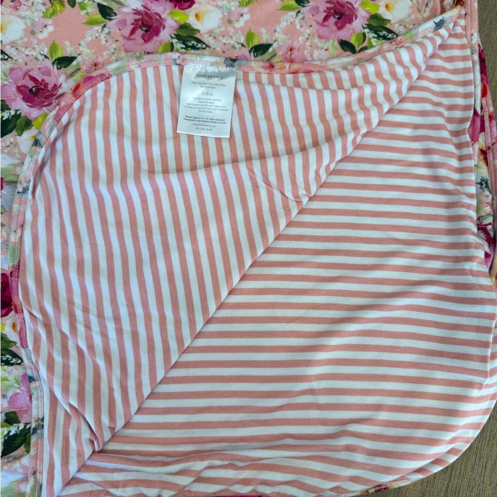 Posh Peanut Floral Blanket - Pink and Red - Picture 2 of 2